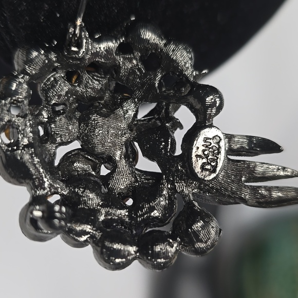 Joan Rivers Brooch - Picture 4 of 6